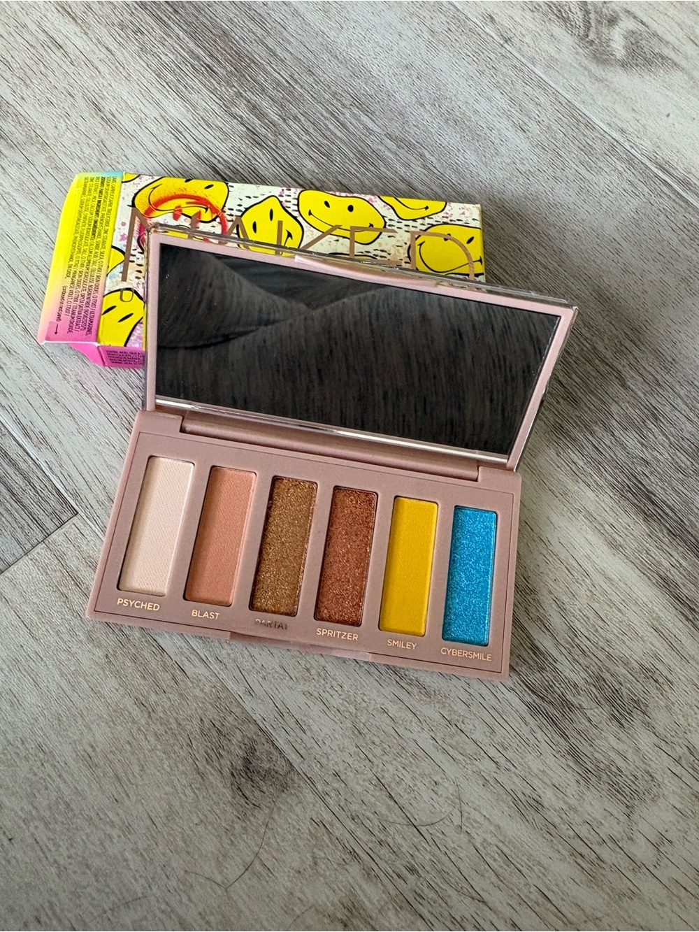 Urban Decay Smiley Naked Mini Eyeshadow Palette NEW